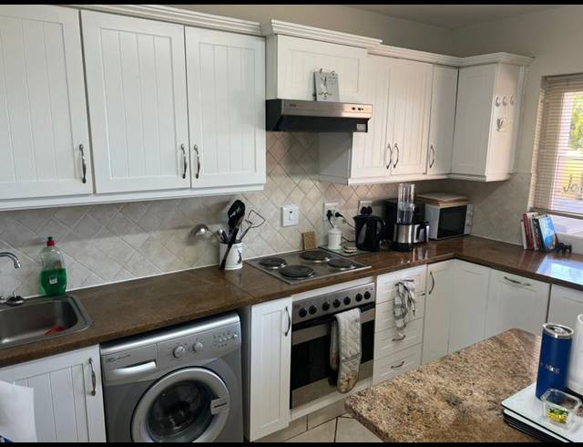 2 BEDROOM APARTMENT FOR SALE IN OATLANDS NORTH